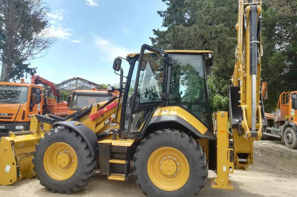 utovarivač-bager-rovokopač, Foto: Siniša Luković