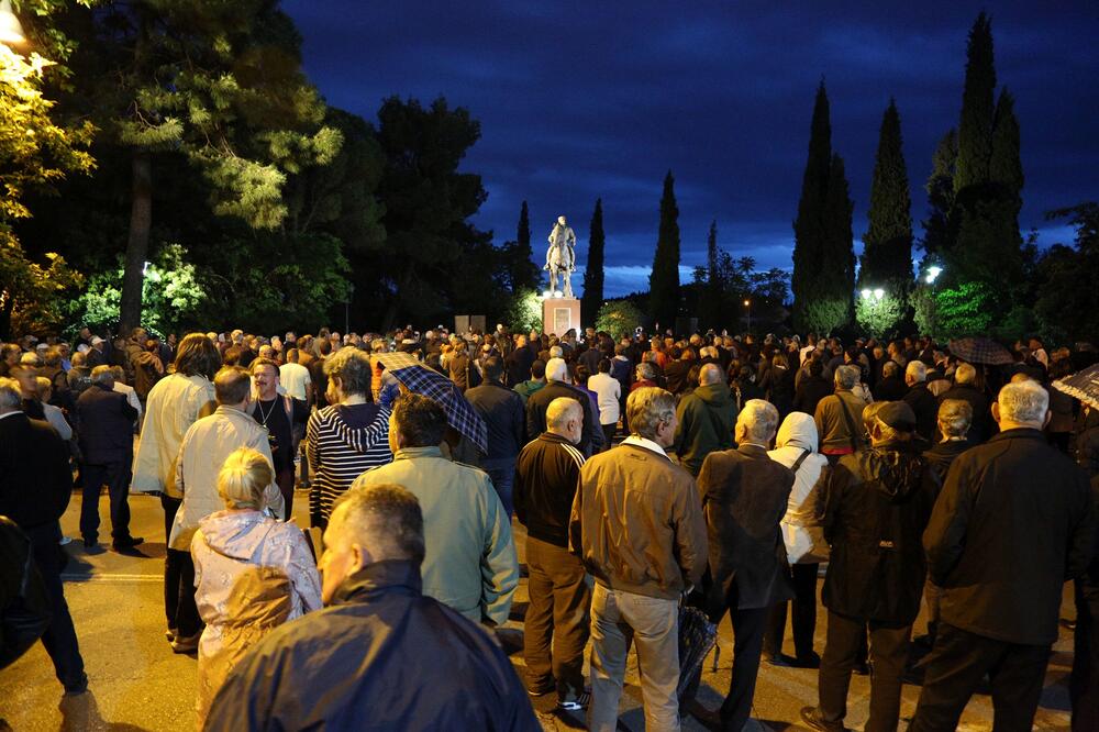 Sa protesta održanog 21. maja ispred zgrade Skupštine, Foto: Filip Roganović