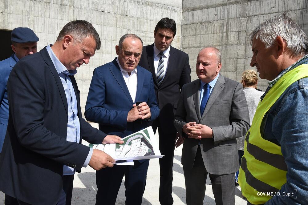 Simović u obilasku objekta, Foto: Vlada Crne Gore