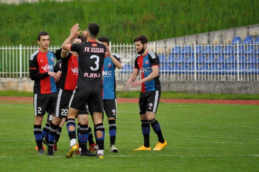 Na korak od opstanka: Fudbaleri Rudara, Foto: Dejan Kandić