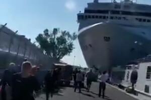 Kruzer udario u manji brod u Veneciji, više ljudi povrijeđeno