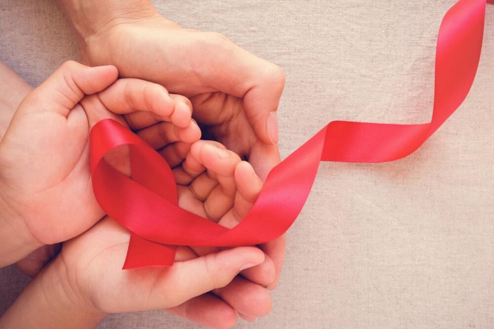 Crvena traka koristi se kao simbol borbe protiv AIDS-a, Foto: Getty Images