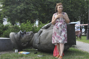 VIDEO Harkov: Ukrajinski desničari srušili bistu Žukova