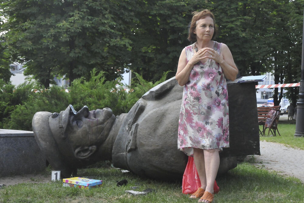 Srušena bista Georgija Žukova, Foto: BETA/AP