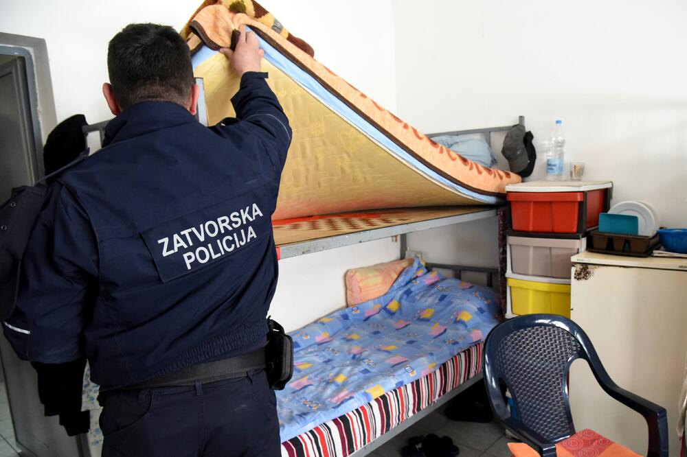 Teški uslovi rada, a nemaju prava kao kolege iz policije ili Vojske, Foto: Boris Pejović