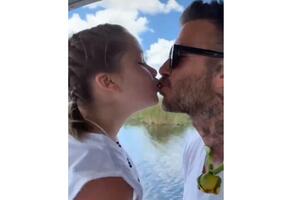 Bekam opet uzburkao javnost: Objavio video kako ljubi kćerku u usta