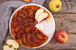 Sjajan preokrenuti kolač: Bogat ukus karamelizovanih jabuka