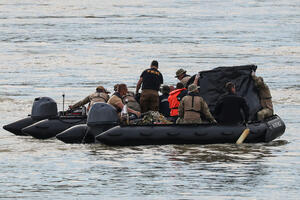 Spasioci izvukli jedno tijelo iz olupine broda u Dunavu
