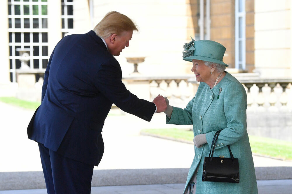 "Kao sa drugom": Pozdrav Trampa i kraljice, Foto: Reuters