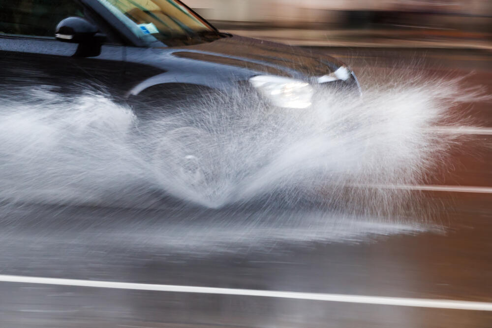 vožnja po kiši, Foto: Shutterstock