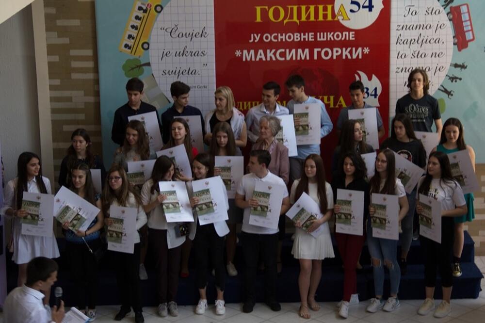 “Lučonoše” OŠ “Maksim Gorki”, Foto: Privatna arhiva