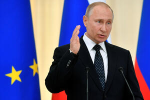 Putin: Rusija nema namjeru da šalje vojnike ni da formira vojne...