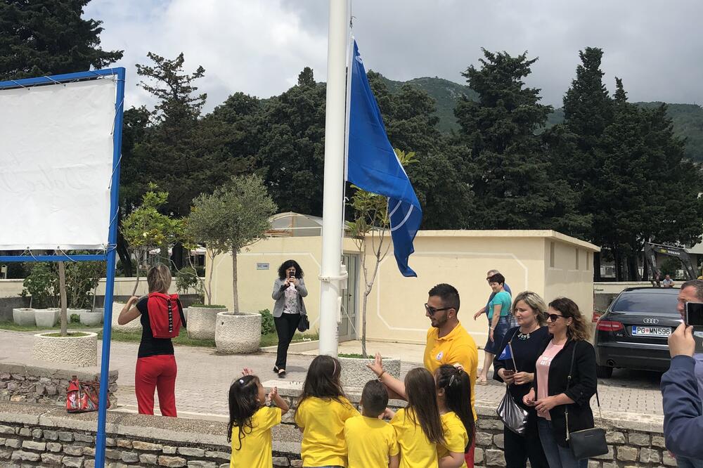 Sa podizanja Plave zastavice u Bečićima, Foto: Vuk Lajović