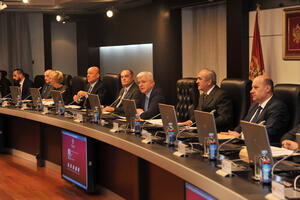 Vlada se lani zadužila 1,1 milijardu, a vratila 719 miliona duga