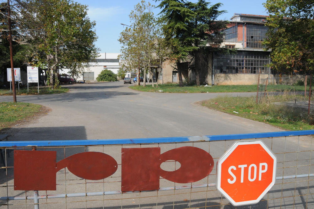 Radnici godinama potražuju zarađeni novac: Nekadašnja fabrika "Radoje Dakić", Foto: Vesko Belojević, Vesko Belojević