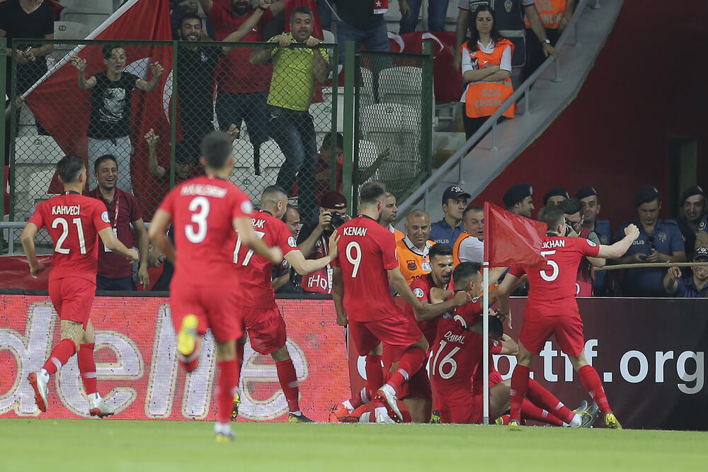 Fudbaleri Turske slave gol protiv Francuske