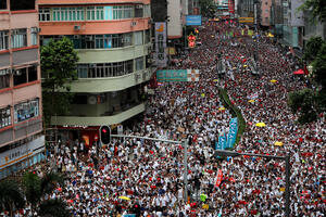Stotine hiljada ljudi protestovale u Hongkongu: Ne žele izručenja...