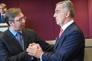 Koliko ljudi treba da izađe na ulicu da bi pali Vučić i Đukanović?