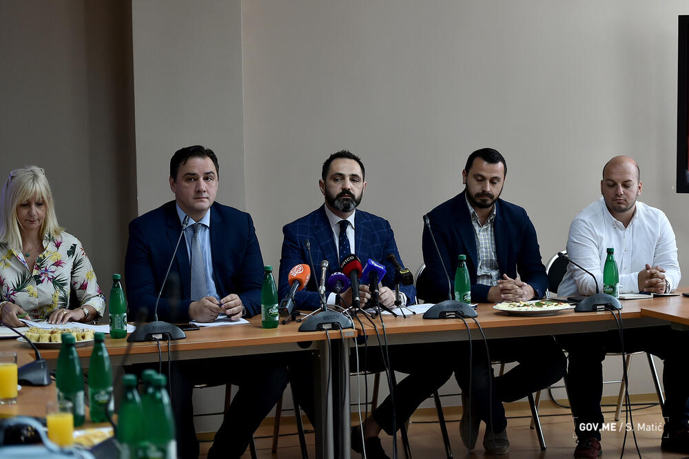 Sa radnog doručka, Foto: Saša Matić