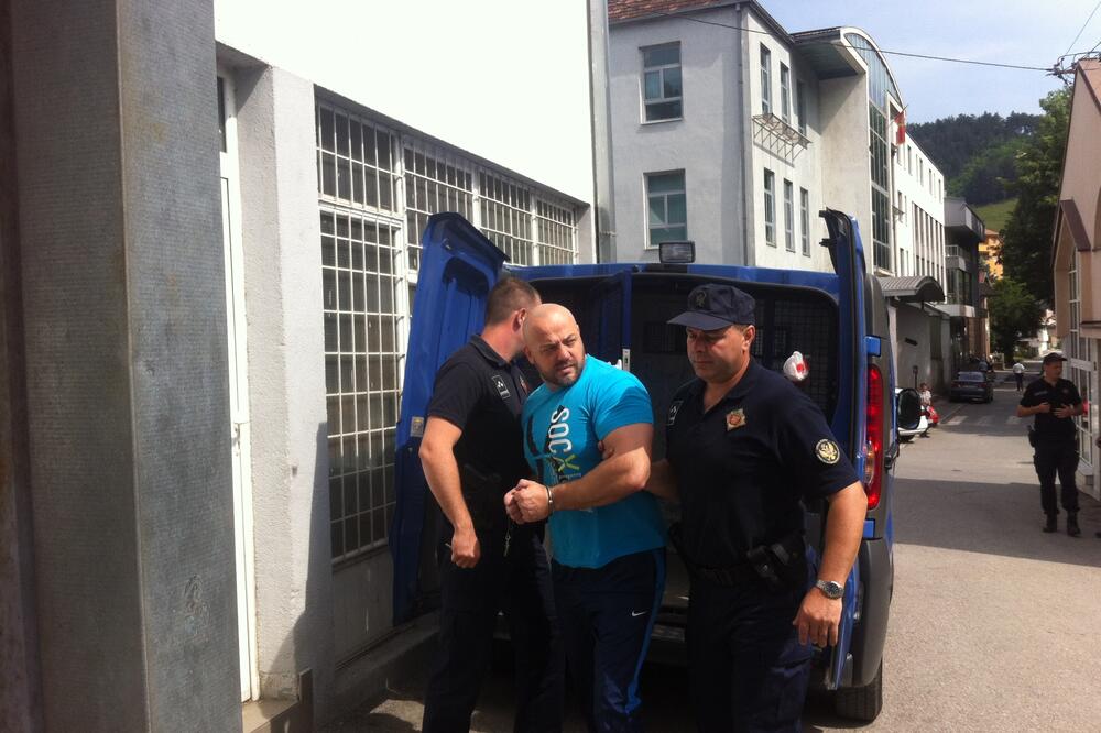 Mujezinovića dovode u sud, Foto: Jadranka Ćetković