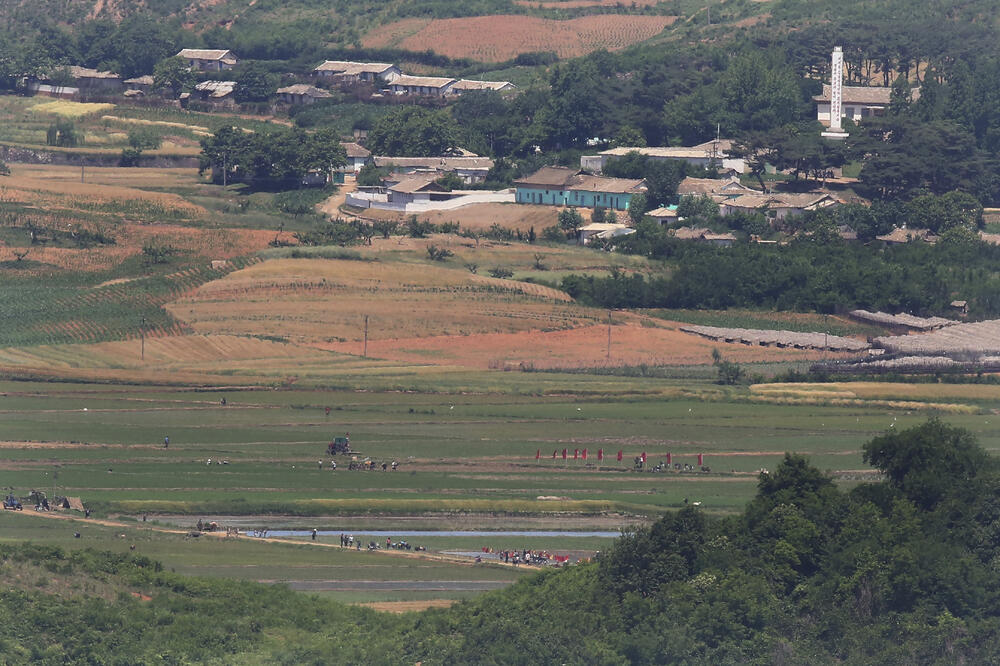 Detalj sa granice Južne i Sjeverne Koreje, Foto: BETA/AP