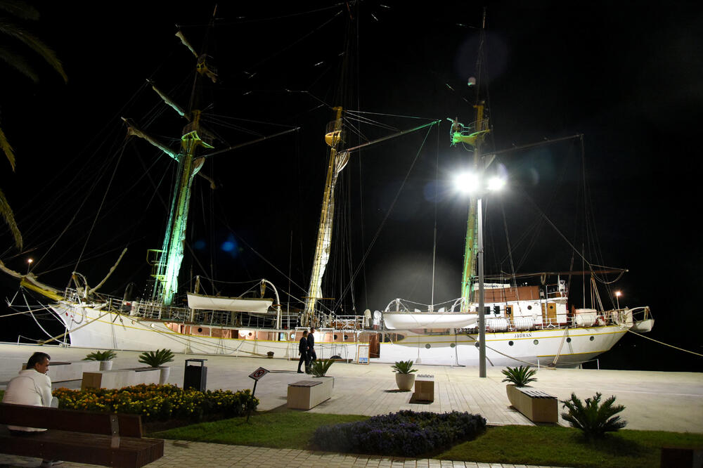 Brod jadran u Tivtu (ilustracija), Foto: Boris Pejović