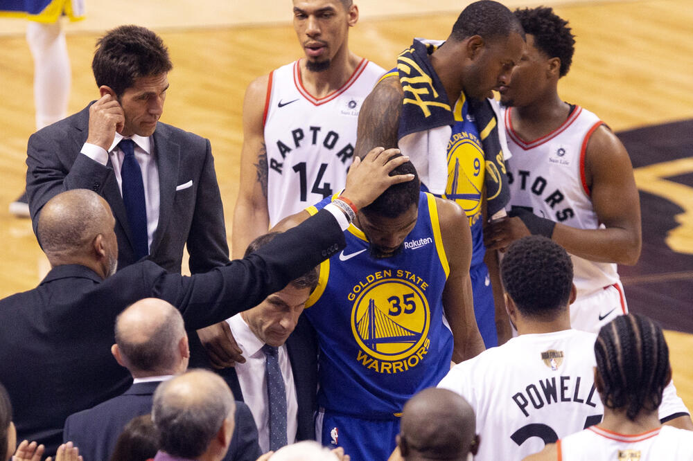 Durent napušta meč sa Torontom, Foto: AP