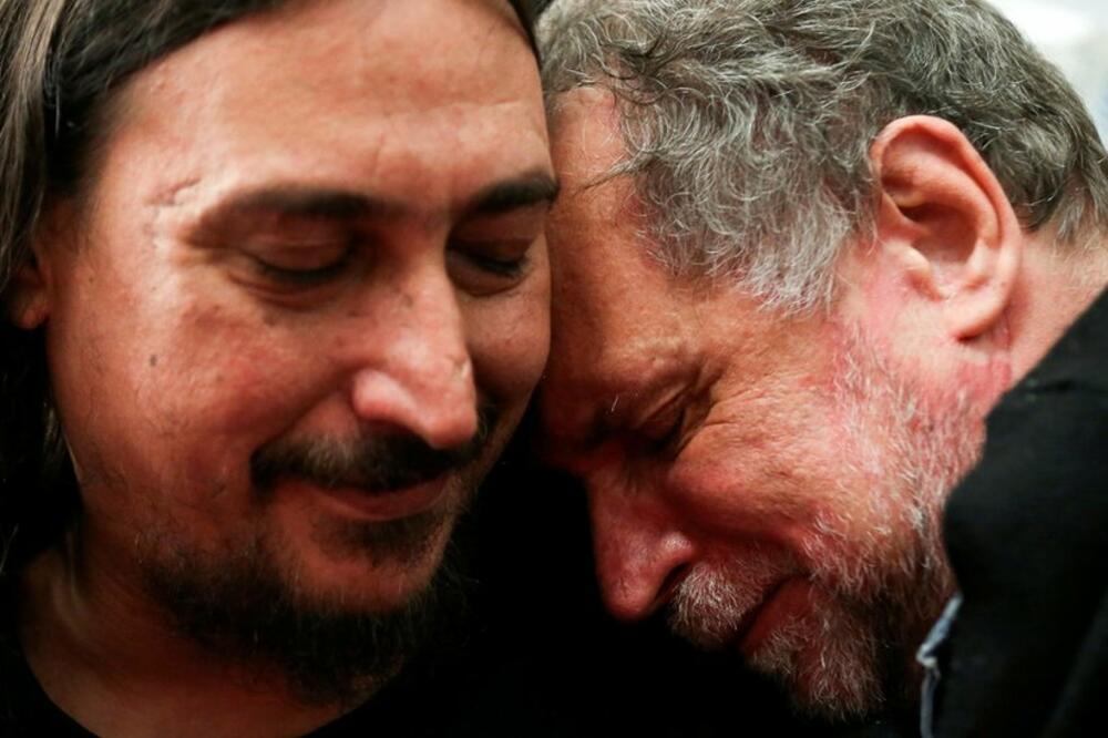 Havijer Daro Mijalčuk (lijevo), u zagrljaju sa ujakom Robertom, Foto: Reuters