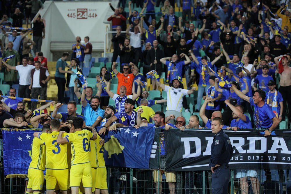Slavlje fudbalera i navijača Kosova, Foto: Reuters