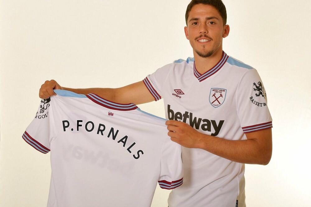 Fornals sa dresom Vest Hema