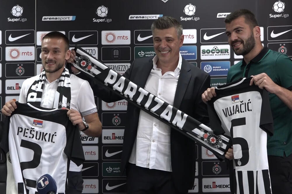 Pešukić i Vujačić sa trenerom Miloševićem
