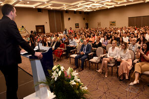 Vuković nagradio najbolje maturante: Pravite gluposti ali i svaki...