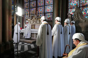 VIDEO U katedrali Notr Dam održana prva misa nakon požara