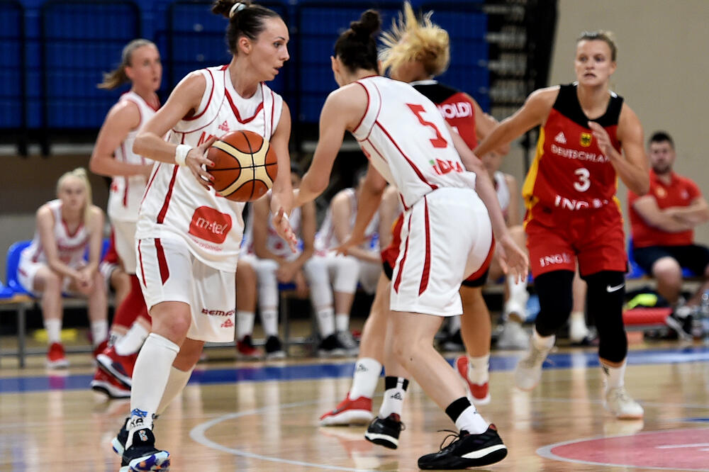 Snežana Aleksić na večerašnjem meču (Foto: KSCG)