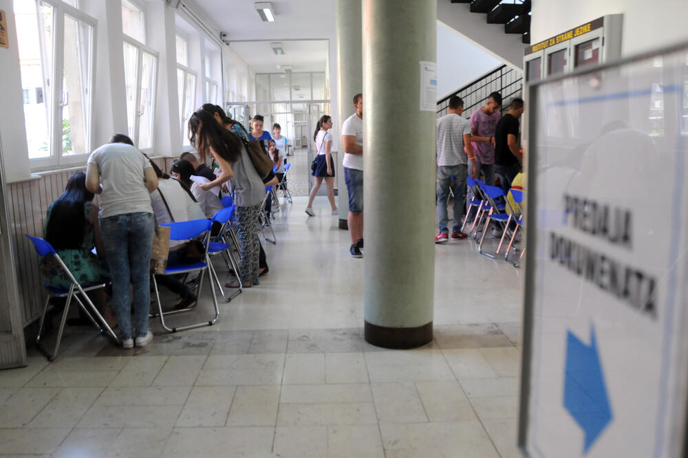 Sa prijavljivanja za upis sa Ekonomskog fakulteta, Foto: Boris Pejović