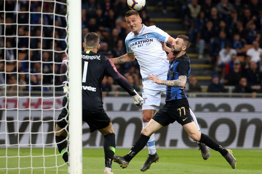 Milinković Savić na meču protiv Intera, Foto: Matteo Bazzi/AP