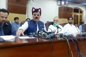 "Mačka u kabinetu": Pakistanski ministar sa mačijim ušima i...