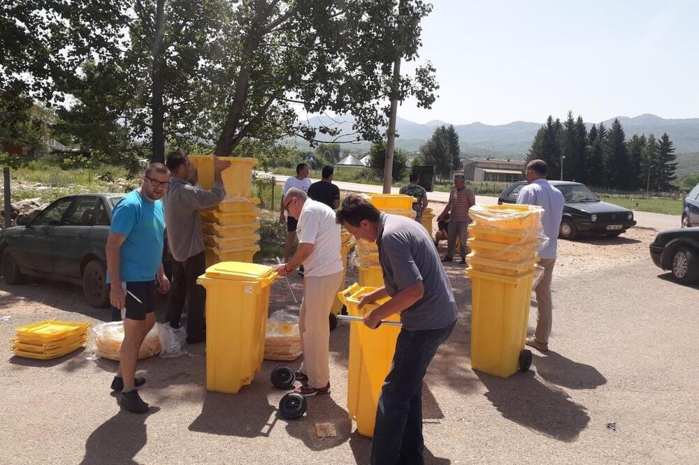 Mještanima podijeljeno 40 kanti za sakupljanje otpada, Foto: DMEN