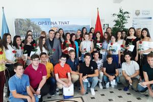 Tivatski opštinari nagradili najbolje učenike