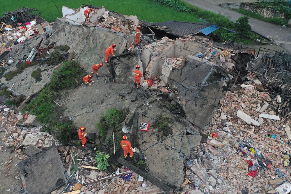 Više od 100.000 ljudi "pogođeno zemljotresom", Foto: Reuters
