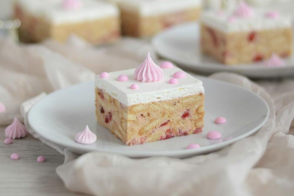 Brzi kolač sa jogurtom i voćem, Foto: Kolaci.biz