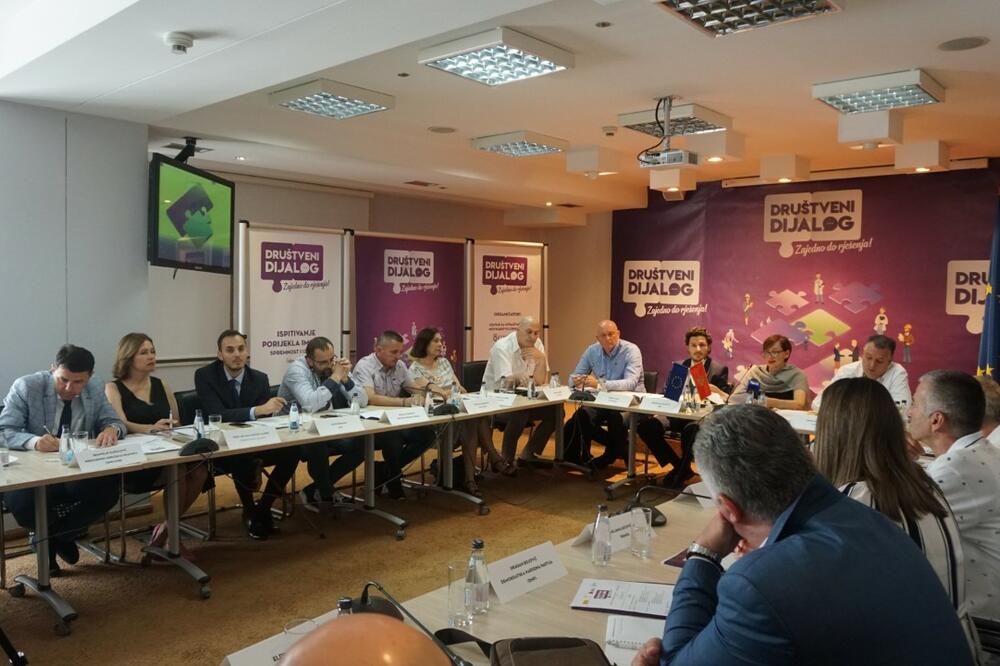 Sa okruglog stola, Foto: URA