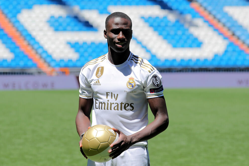 Mendi u dresu Reala, Foto: Reuters