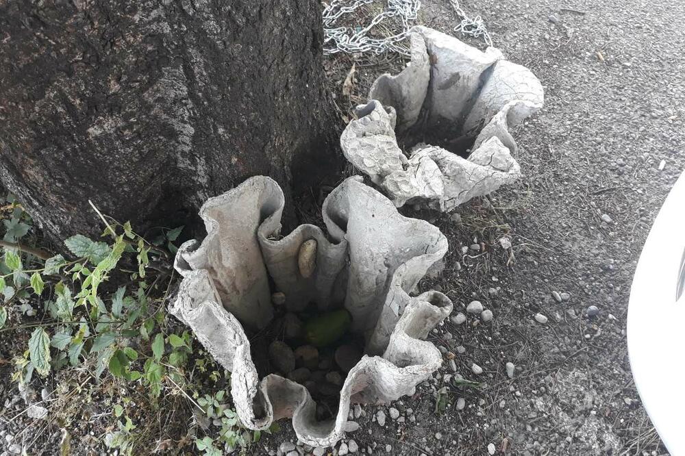 Uništeno spomen obilježje, Foto: Marko Mišić