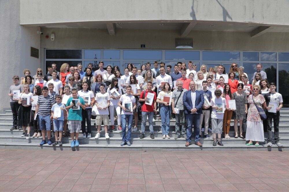 Nagrađeni đaci sa predstavnicima škola i Univerziteta, Foto: UCG