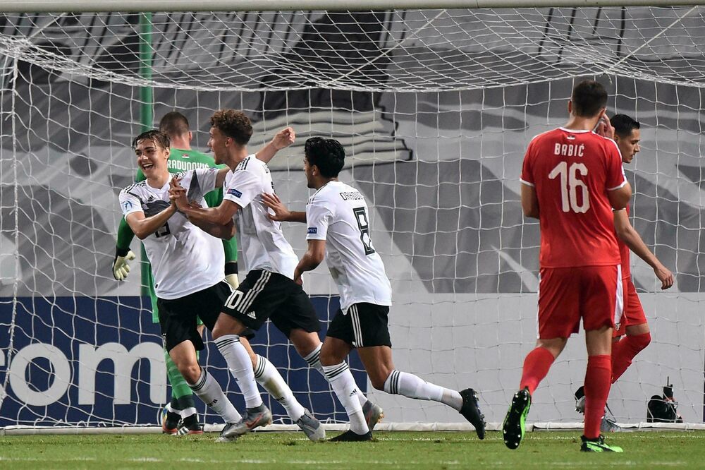 Njemci su do vrha napunili mrežu nemoćnih Srba, Foto: Beta/AP