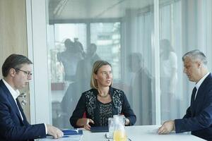 Dojče vele: Odložen sastanak predstavnika Srbije i Kosova u Parizu