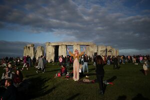 See how it was at the celebrated long day in Stonehenge