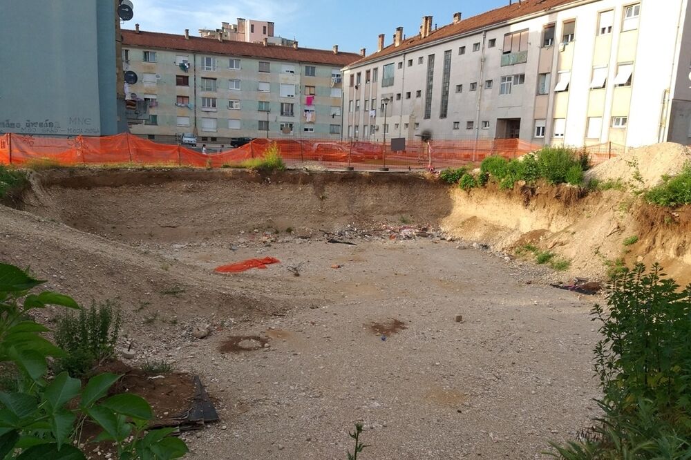 Iskopana rupa u Ulici Dragice Pravice, Foto: Svetlana Mandić