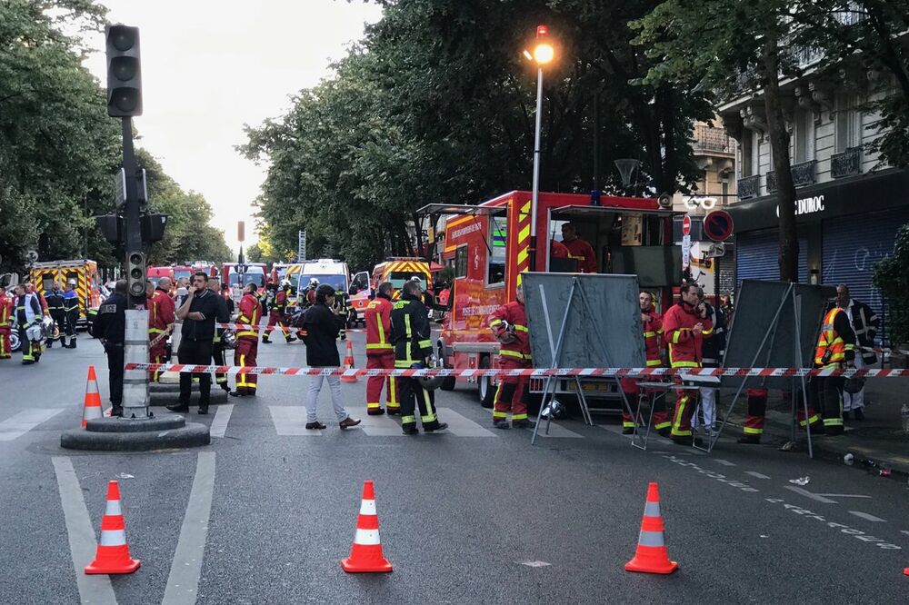 Požar izbio u prizemlju zgrade, Foto: Twitter